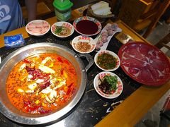 -憨孃孃·重庆老火锅(红山黑金店)