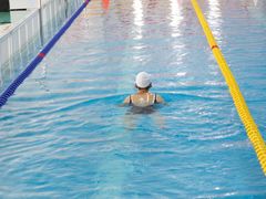 -极动室内恒温游泳馆