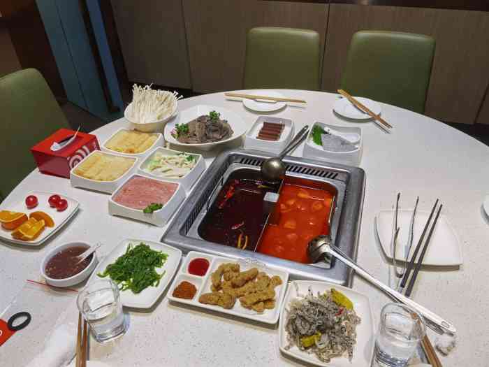 海底捞火锅(佳兆业广场店)-"在体育西路的中石化大厦四楼商场里吃的