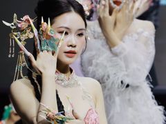 -贺加贝化妆美甲培训学校