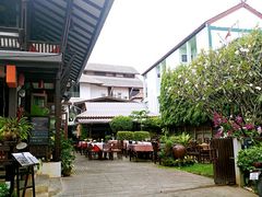 -Dash Teak House