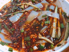 红油凉皮-胖胖板凳面