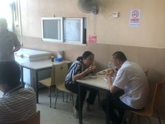 大堂-洪峰浩老北京烧饼夹肉(角门路店)