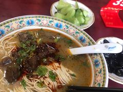 红烧牛肉面-金杨拉面王小吃面馆·牛三宝面·红烧牛肉粉