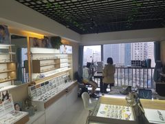 -视野联行眼镜·蔡司授权店(长白万象汇店)
