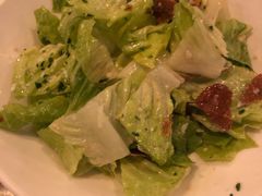 经典凯撒沙拉配香脆火腿-WOLFGANG PUCK KITCHEN & BAR(迪士尼小镇店)