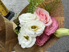 -何兮花店·气球派对鲜花店(马桥银春路万科城店)