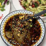 便能邂逅一家满是惊喜的江景餐厅。宽敞的大露台