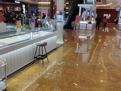 -王府井百货熙地港店