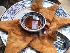 虾饼-卷心菜和避孕套餐厅(Pattaya)