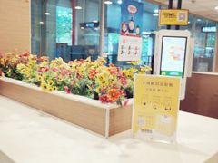 自助取餐区-麦当劳(轻轨曹杨路店)