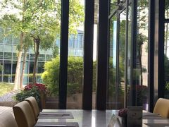 -上海虹桥西郊假日酒店