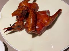 脆皮乳鸽-荣轩(新荣记环球金融中心店)