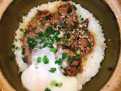 窝蛋牛肉饼煲仔饭-红星光发煲仔饭(文海店)