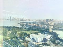 -黄金海景西餐厅·三文鱼·牛扒云顶旋转自助餐