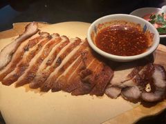 烧猪颈肉-大头虾越式风味餐厅(光明广场店)