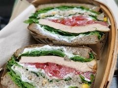 牛油果金枪鱼三明治-萤火虫咖啡(砖著店)