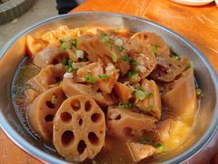 炆莲藕-御霞苑泥烩鸡休闲农庄