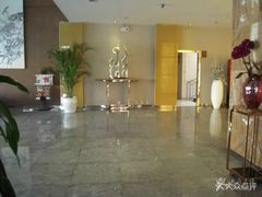 -昆明朗威酒店(昆明站火车站双桥夜市风情街店)