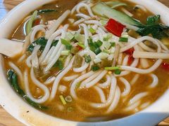 酸笋米粉-牛八宝桂林米粉(八里庄店)