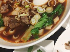 红烧牛肉面-鹿港小镇(金虹桥国际中心店)