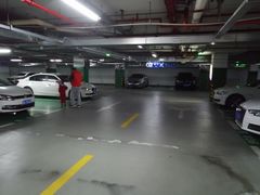 -东苑丽宝广场-停车场