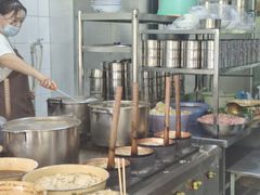 -珀玉莲花白米线店