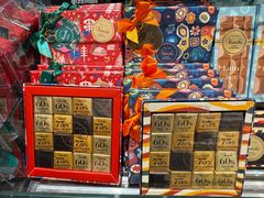 -VENCHI 闻绮(上海佛罗伦萨小镇店)