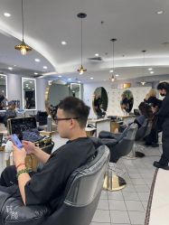 点击看大图 -八佰伴8008星级形象店