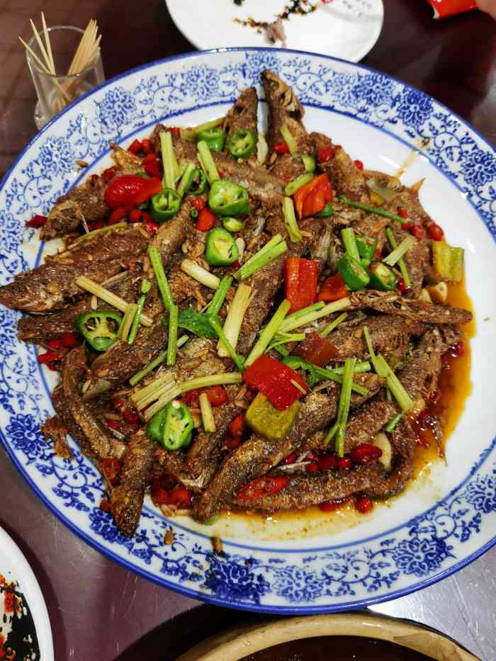 价格略贵,食材新鲜算一般吧,如果消费很低点会更喜欢,小餐鱼比较推荐