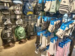 -阿迪达斯(武林银泰三叶草店)