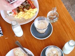 -ROAST coffee & eatery