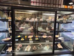 面包甜点陈列柜-芭菲盛宴·环球美食(解放碑英利国际店)