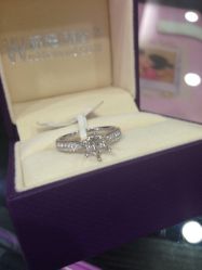 -威德钻石-克拉钻大本营(南京东路店)