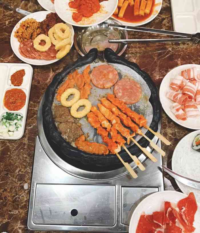 金达莱·韩式自助烤肉-"朋友约着吃烤肉,位置好找,就在万达,去的.