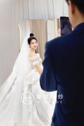 -曼青婚纱礼服馆