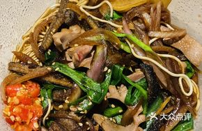 Black Fish Three Delicacies Tripe Noodles