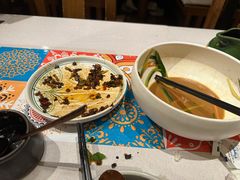 -云海肴·汽锅鸡·云南菜(天山百盛优客店)