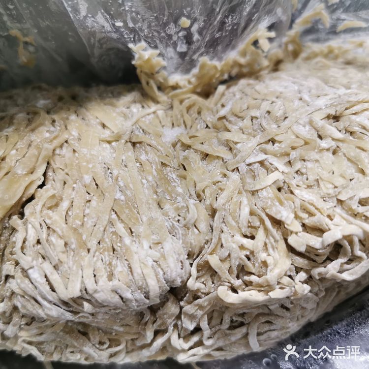 随手早餐，饺子加面条管饱