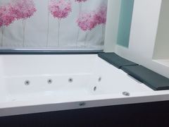 -喜鹊愉家酒店(郑州曼哈顿博览中心地铁站店)