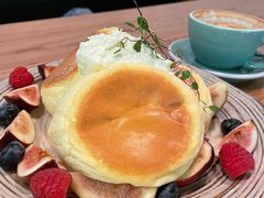 莓果奶油芝士舒芙蕾松饼-UPPER KITCHEN(延安路店)