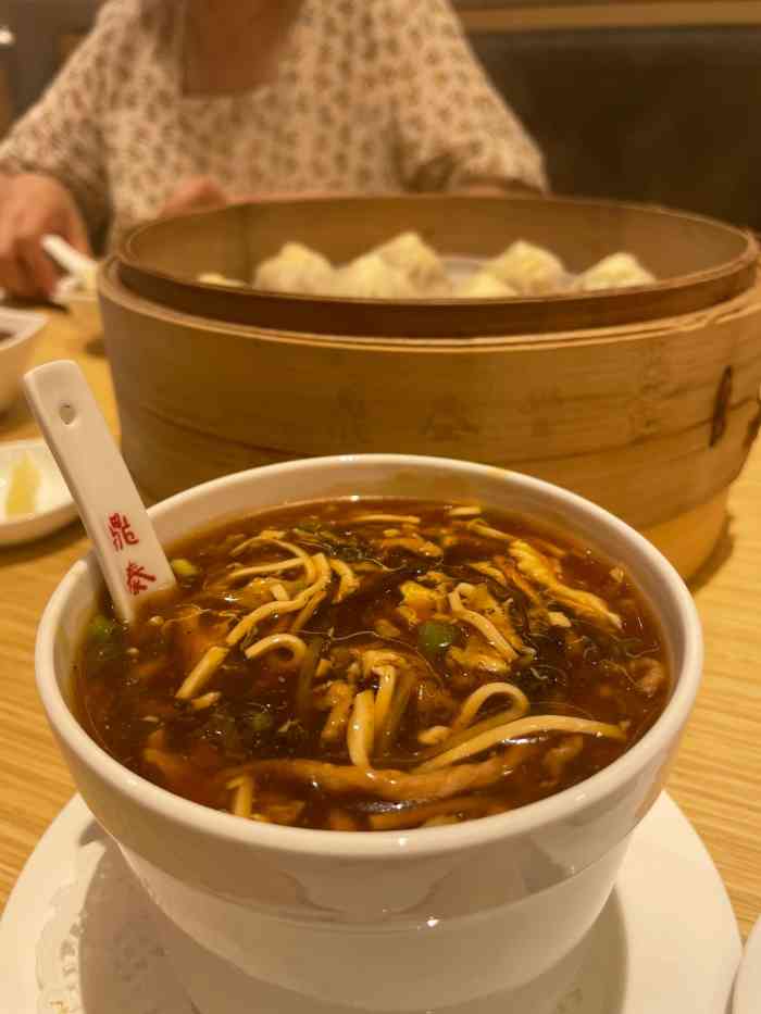 鼎泰丰(海信店)-"两个人去的,完全是慕名.点了他家特色的几.