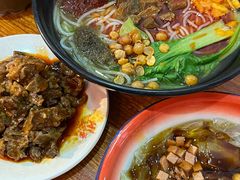 -爆炸头阿姨小四川正宗川味小吃(无任何分店)