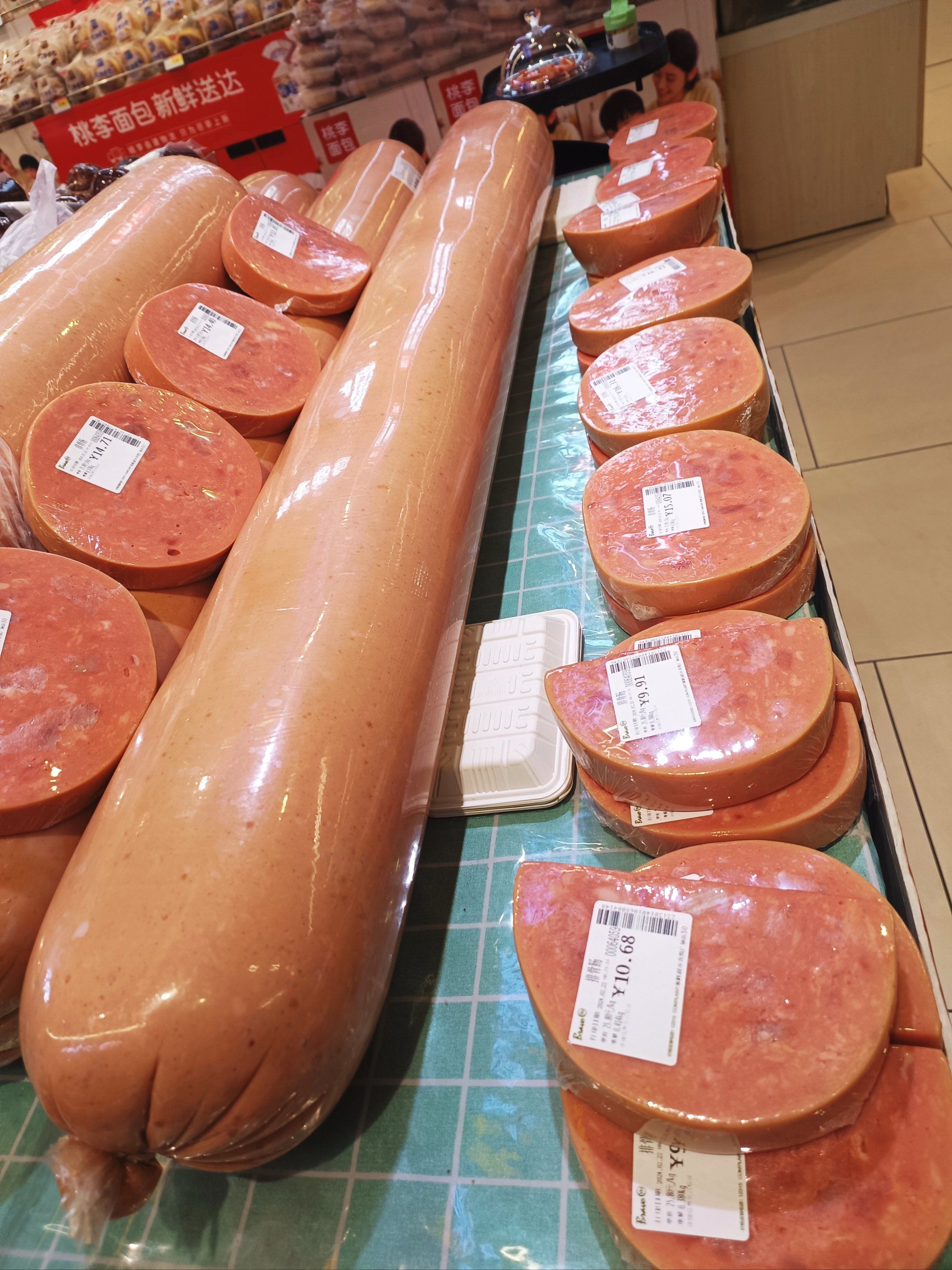 这我真的是头一回看见这么大的香肠