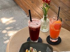 -彳亍咖啡·这里(水湾路店)