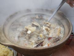炭炉果鸡煲-威邵鸡煲(西华路总店)