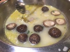 -鲜入围煮花胶鸡海鲜火锅