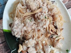 冬菇肉碎肉丸蒸米粉-厚河珍姐肠粉店