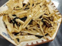 -盛得农家美食·无花果浸鸡·古法烧鸡·竹筒饭(白水寨森林海店)