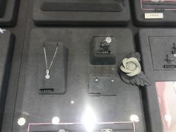 -潮宏基珠宝旗舰店(苏宁广场店)